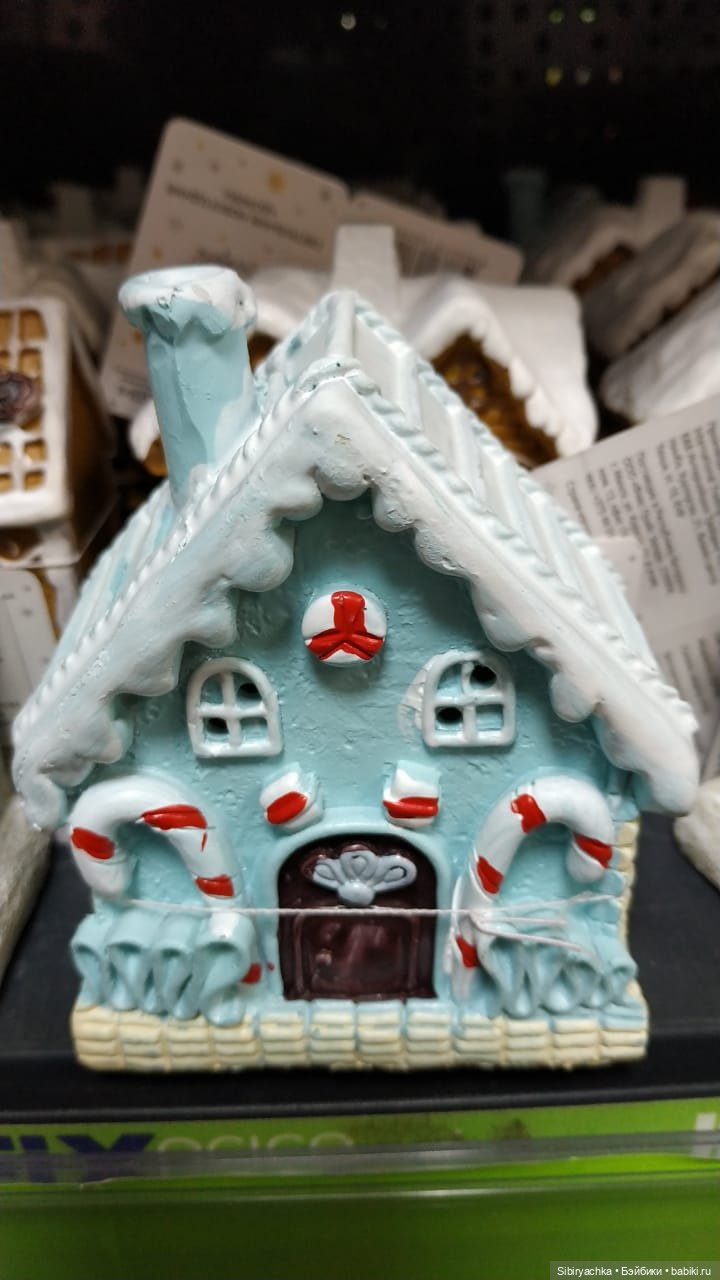 Новогодний ассортимент канцелярского магазина