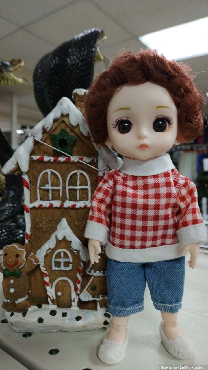 Новогодний ассортимент канцелярского магазина