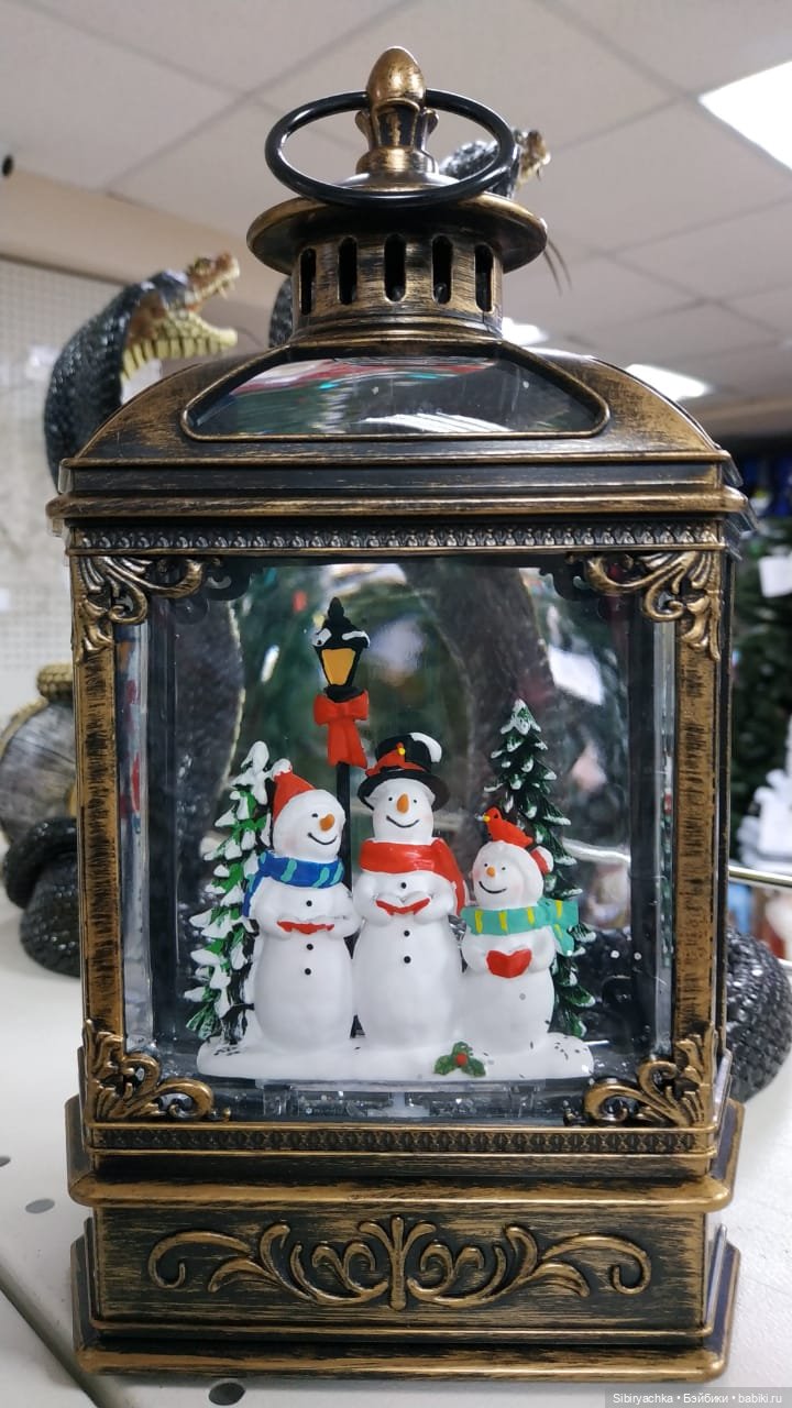 Новогодний ассортимент канцелярского магазина