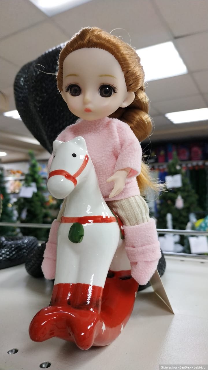 Новогодний ассортимент канцелярского магазина