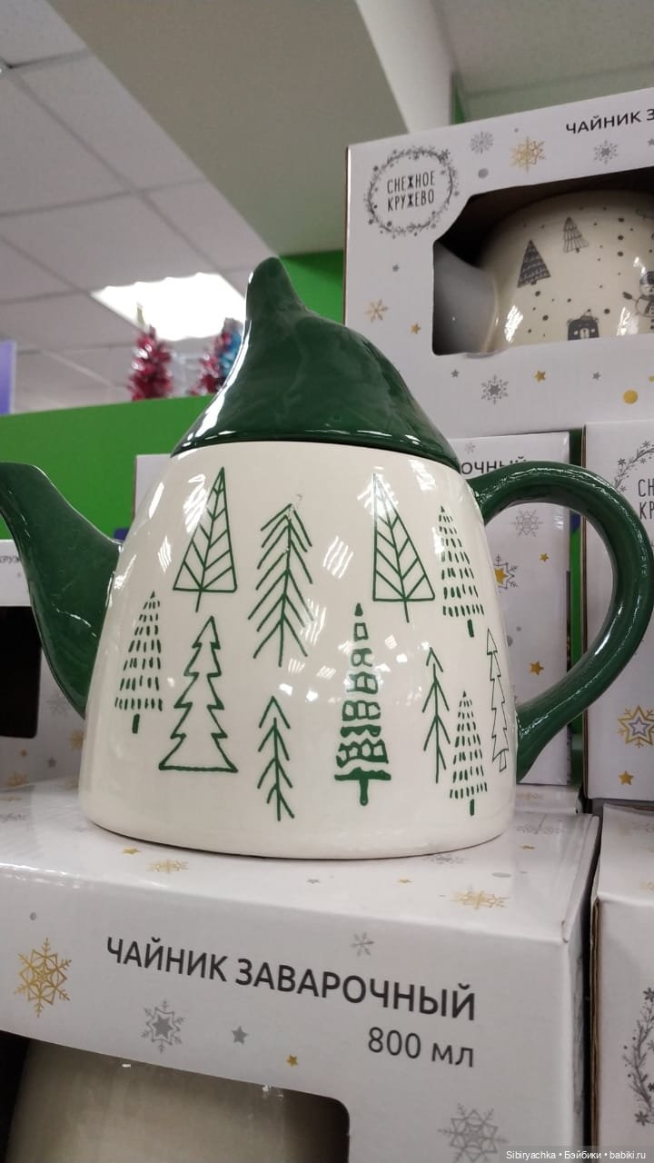 Новогодний ассортимент канцелярского магазина