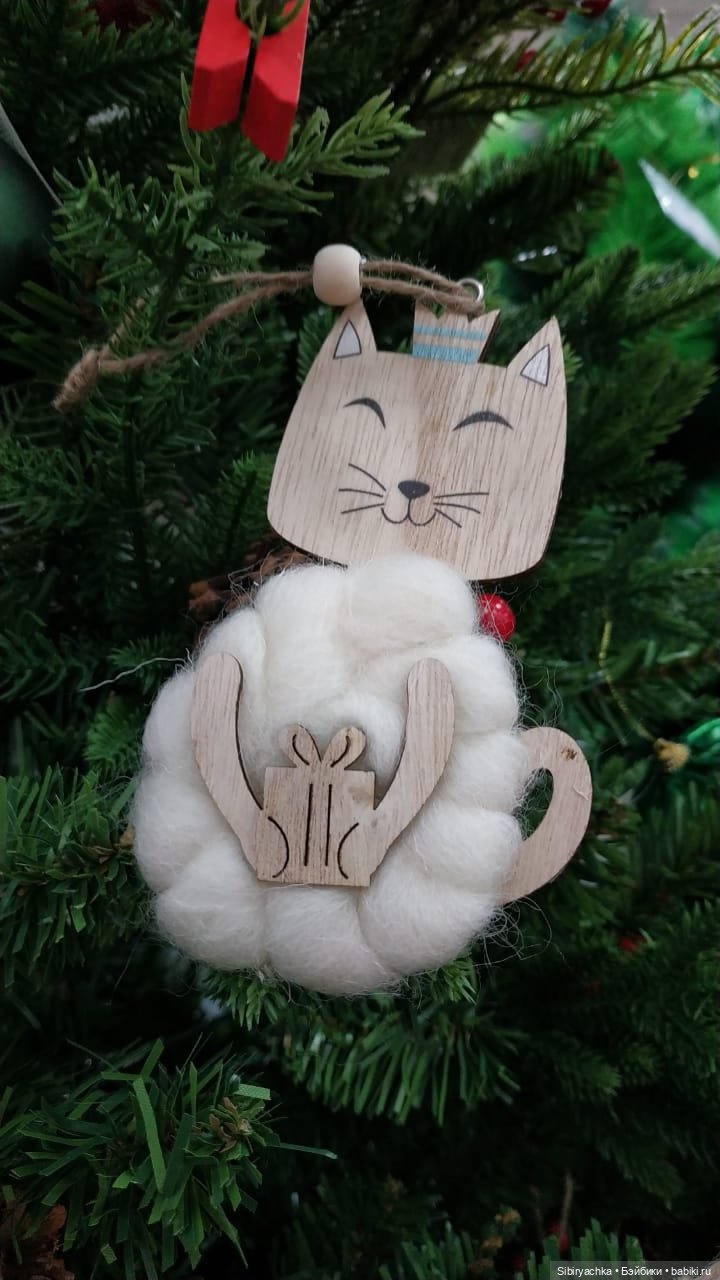 Новогодние товары в Леонардо глазами Василька