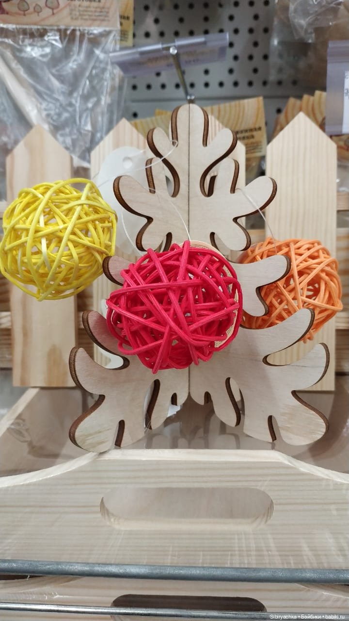 Новогодние товары в Леонардо глазами Василька