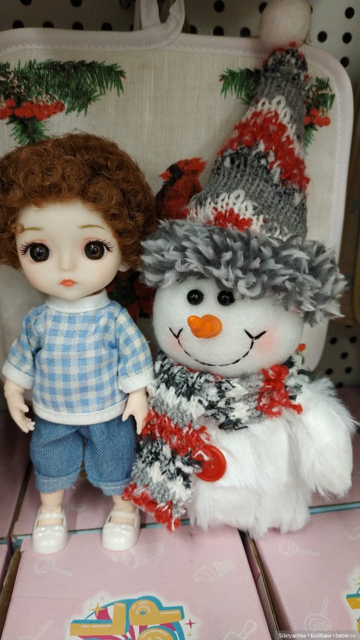 Новогодние товары в Леонардо глазами Василька