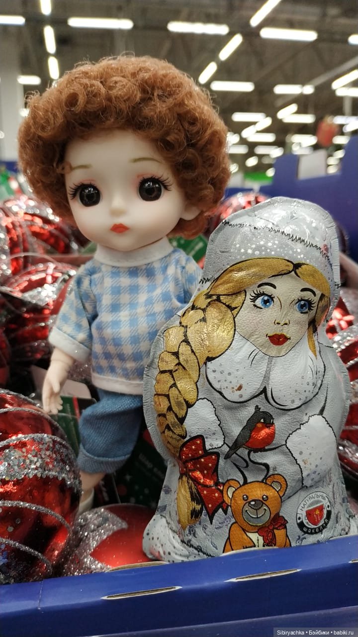 Василёк в новогоднем отделе в Ленте