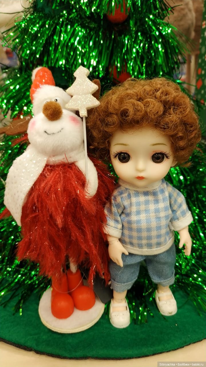 Василёк в новогоднем отделе в Ленте