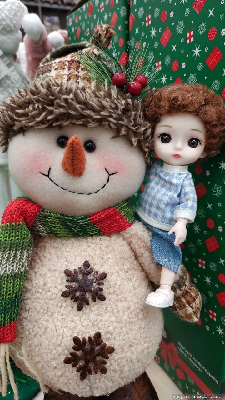 Василёк в новогоднем отделе в Ленте