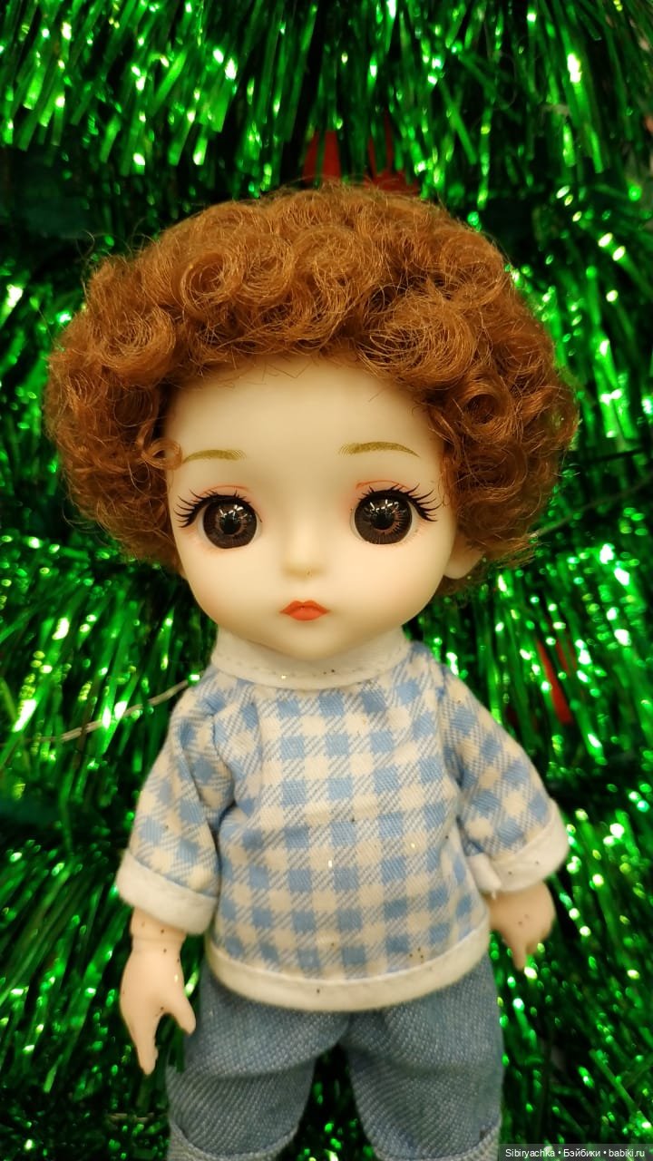 Василёк в новогоднем отделе в Ленте