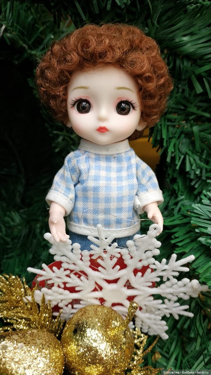 Василёк в новогоднем отделе в Ленте