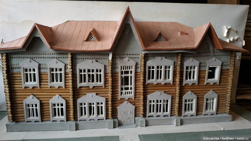 Василёк знакомится со старинным деревянным домом (фото 9)