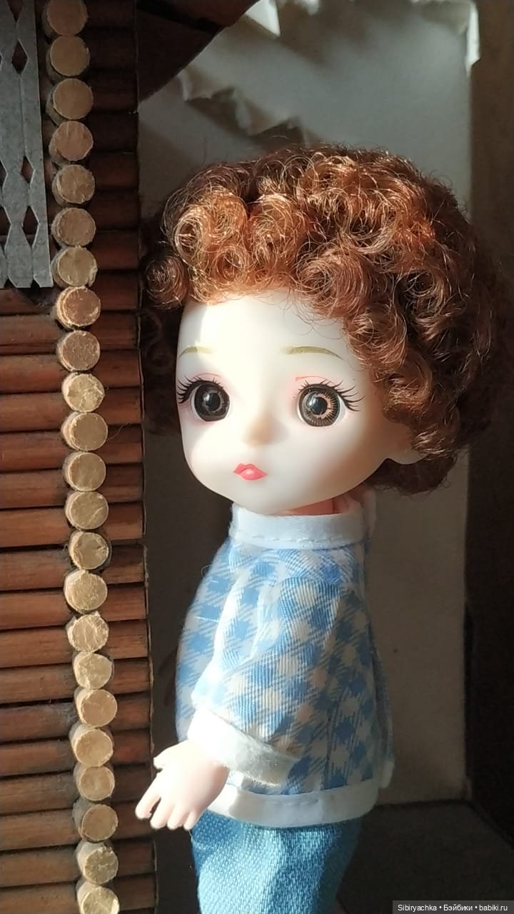 Василёк знакомится со старинным деревянным домом