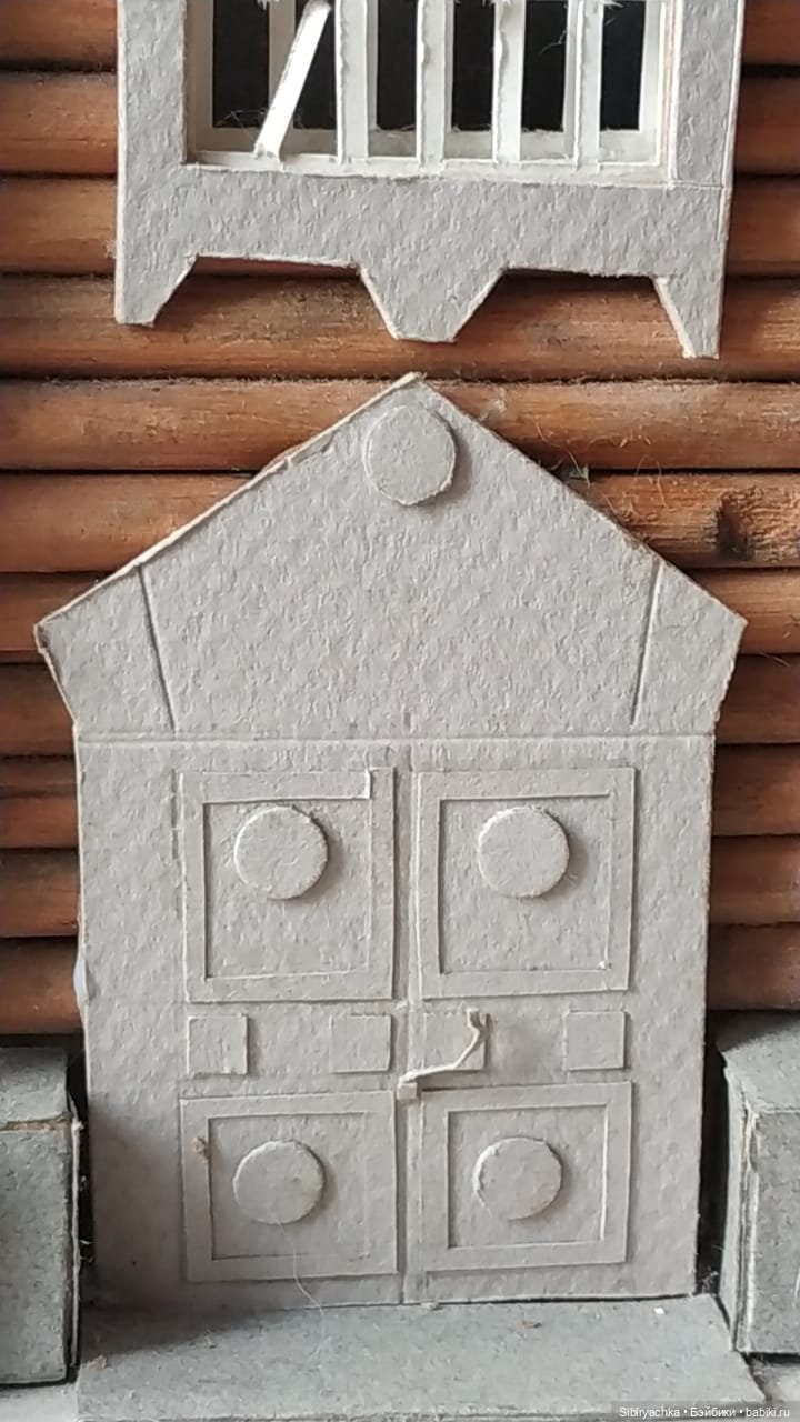 Василёк знакомится со старинным деревянным домом