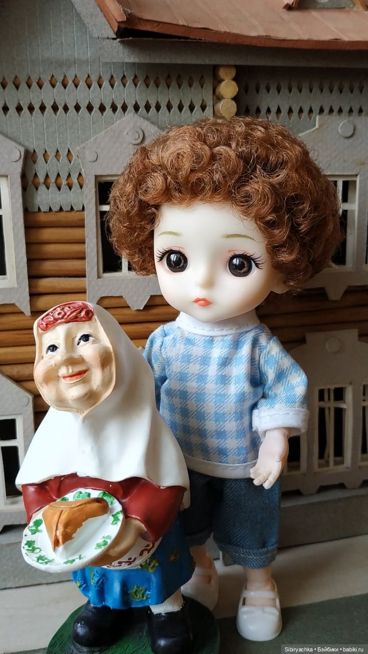 Василёк знакомится со старинным деревянным домом (фото 3)