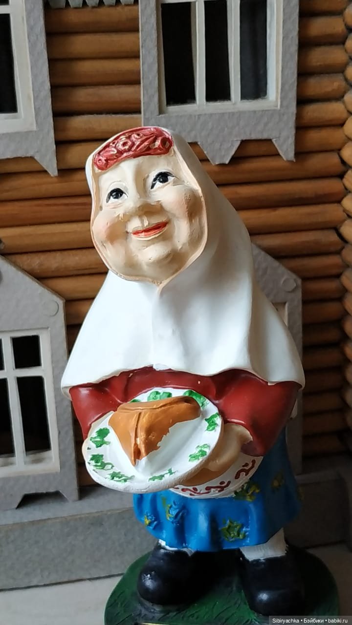 Василёк знакомится со старинным деревянным домом (фото 2)