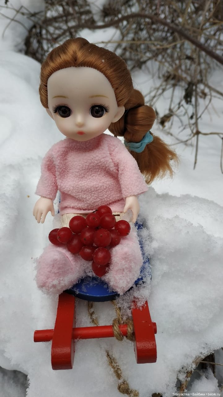 Глаша и Арина гуляют в лесу (фото 8)