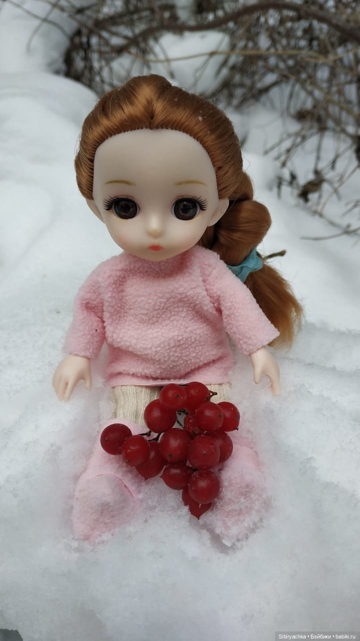 Глаша и Арина гуляют в лесу (фото 7)