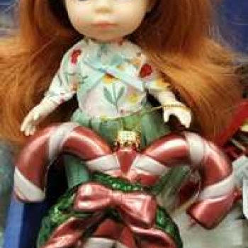 Лизонька и новогодние игрушки.