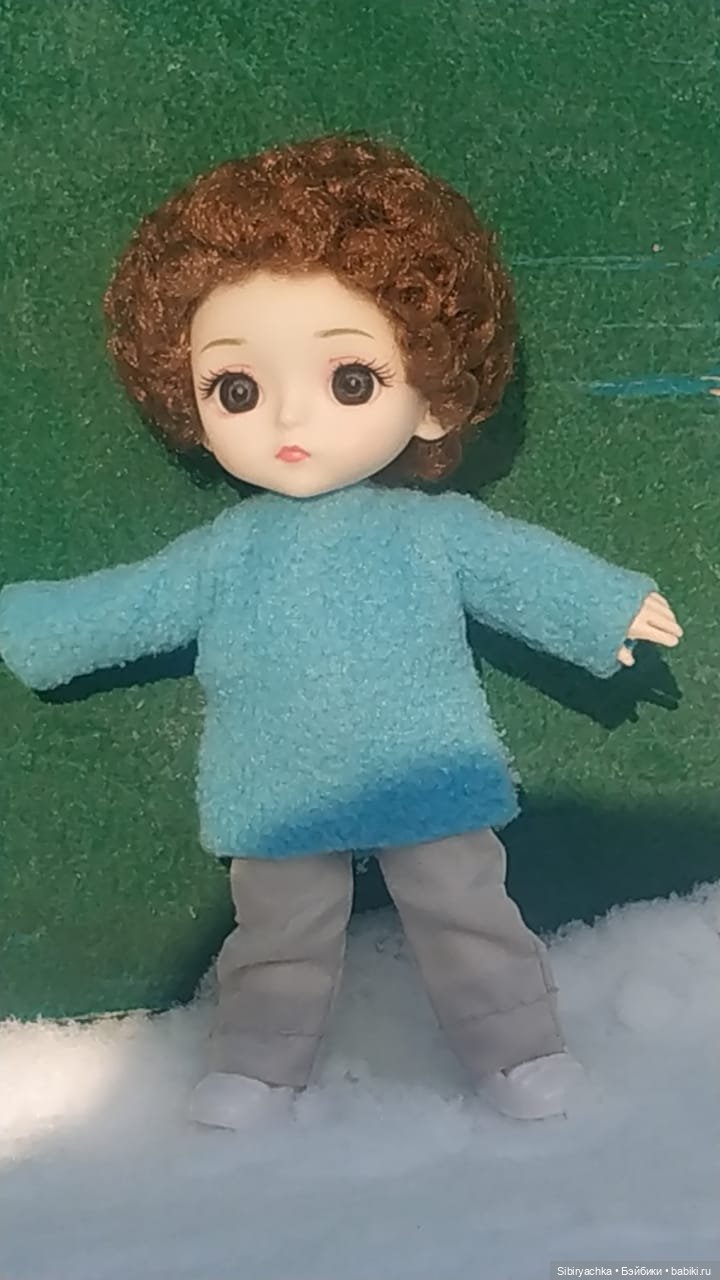 Василёк на детской площадке