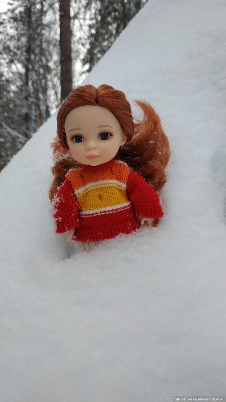 Первая прогулка Лизоньки в лесу