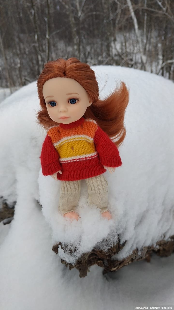 Первая прогулка Лизоньки в лесу