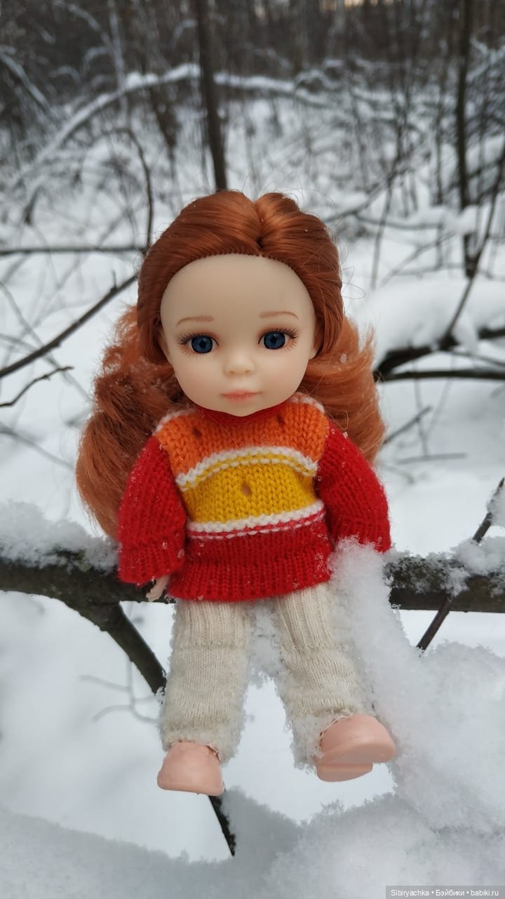 Первая прогулка Лизоньки в лесу