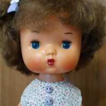 Серьёзная малышка Танечка.