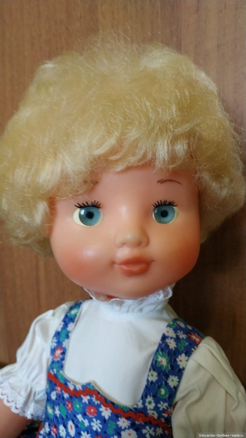 Белокурая малышка Алёнка из Киева (фото 7)