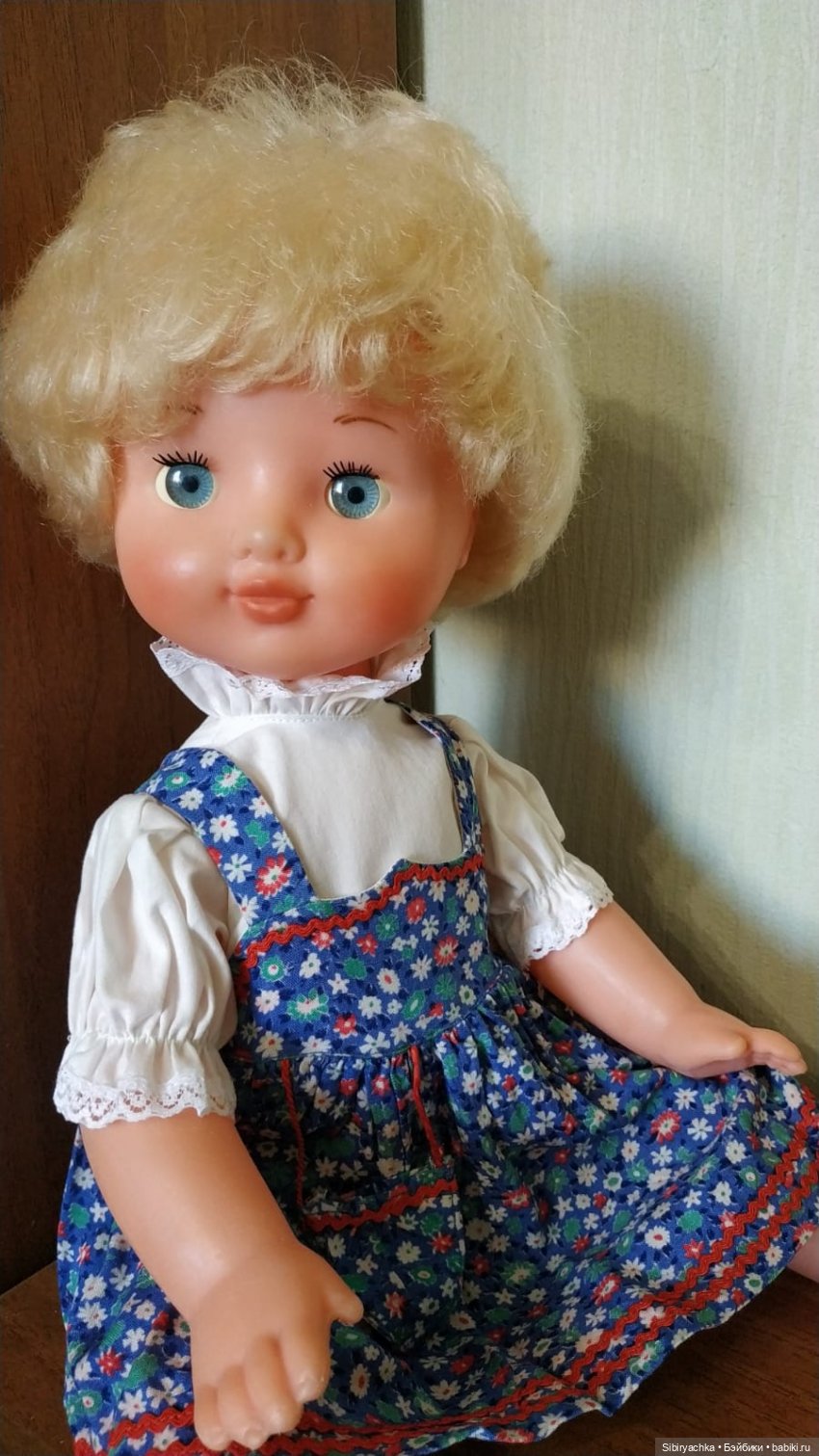 Белокурая малышка Алёнка из Киева