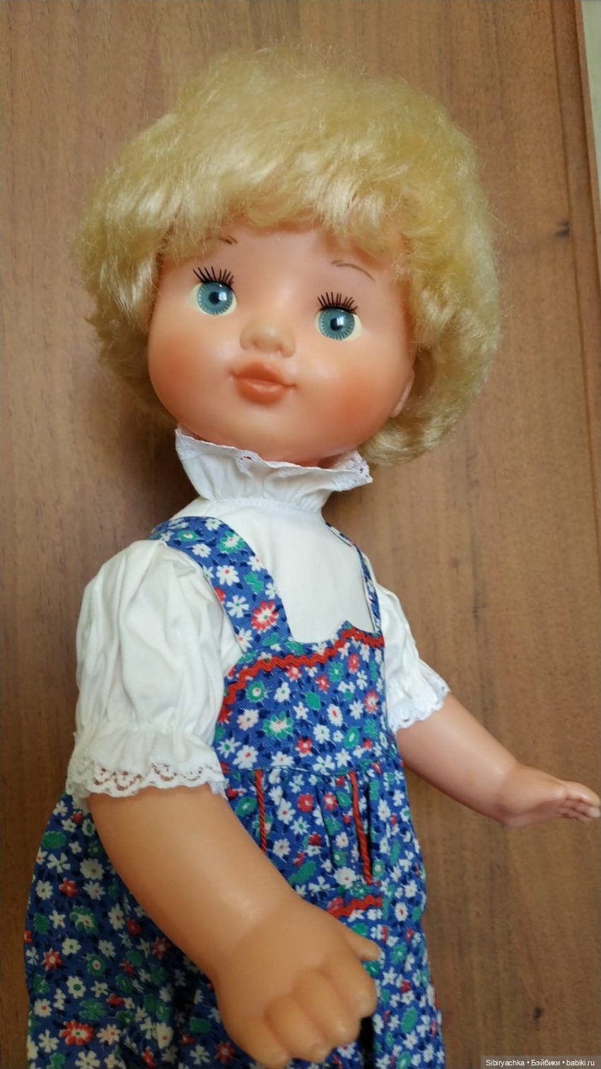 Белокурая малышка Алёнка из Киева