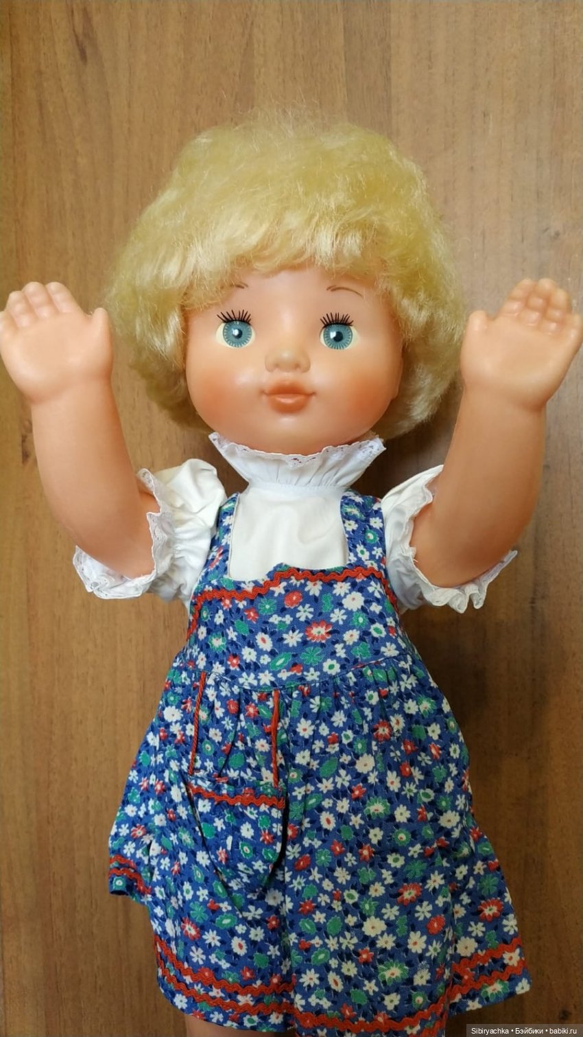 Белокурая малышка Алёнка из Киева