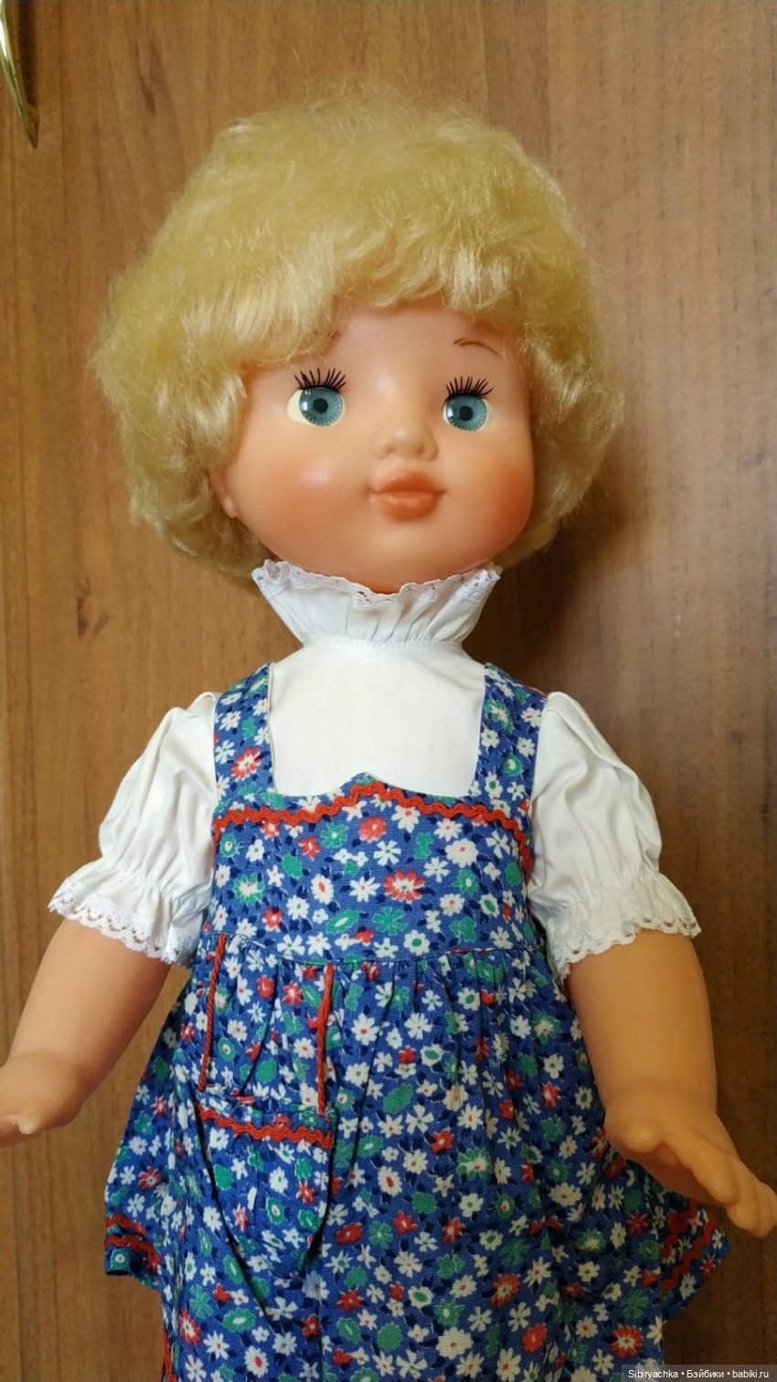 Белокурая малышка Алёнка из Киева