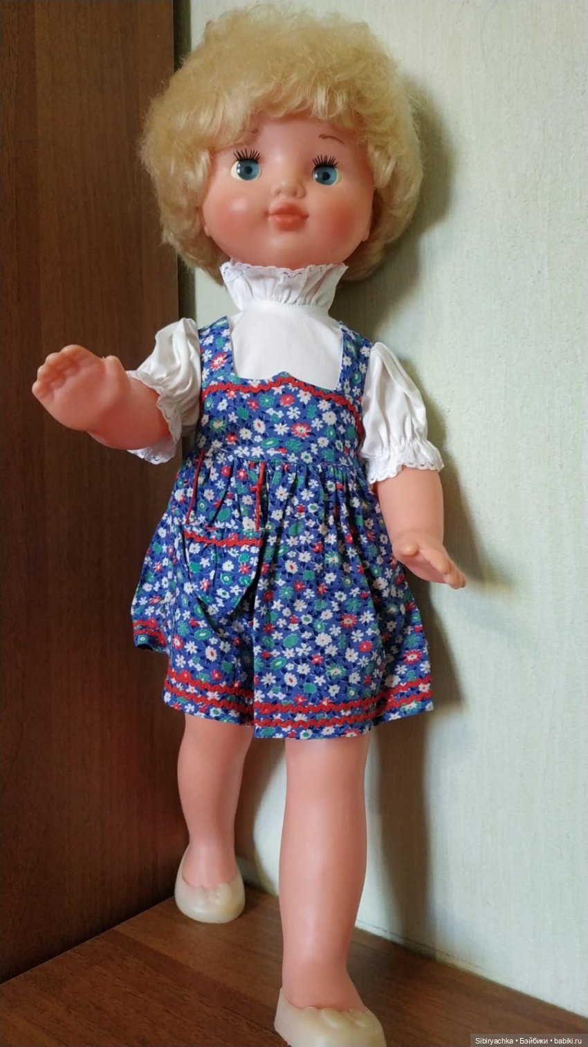 Белокурая малышка Алёнка из Киева