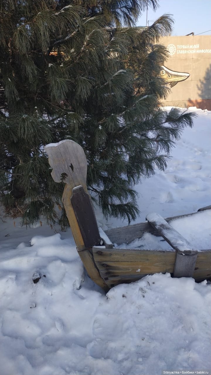 Василёк в сувенирной лавке
