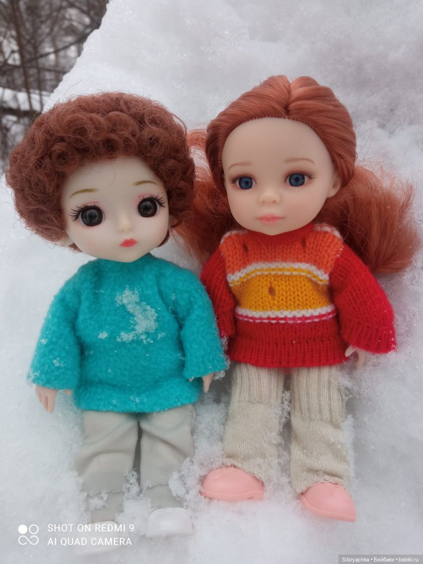 Василёк гуляет в лесу с Ариной и Лизой