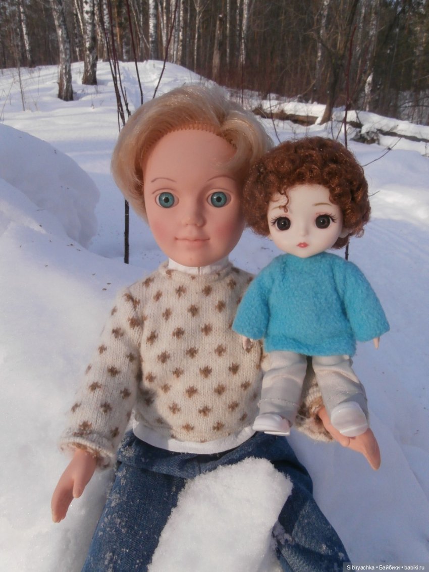 Прогулка Александра и близнецов Васи и Таси в лесу