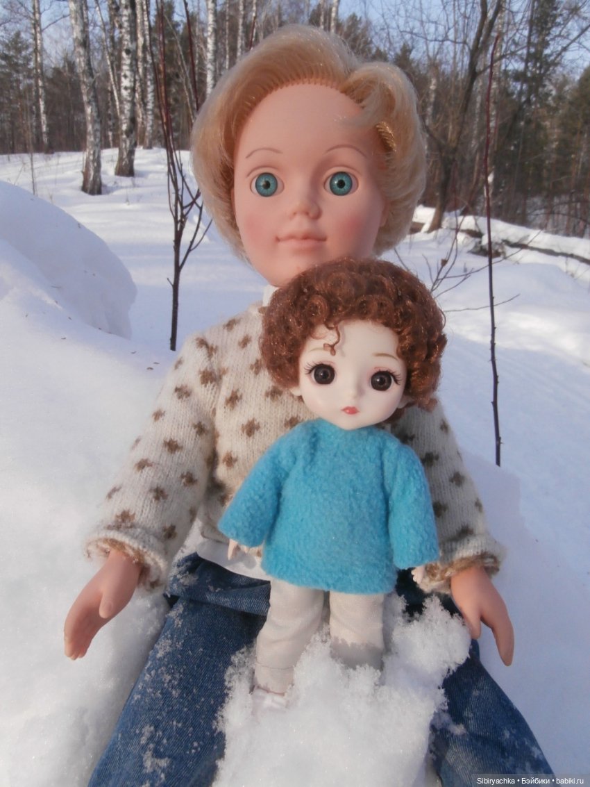 Прогулка Александра и близнецов Васи и Таси в лесу