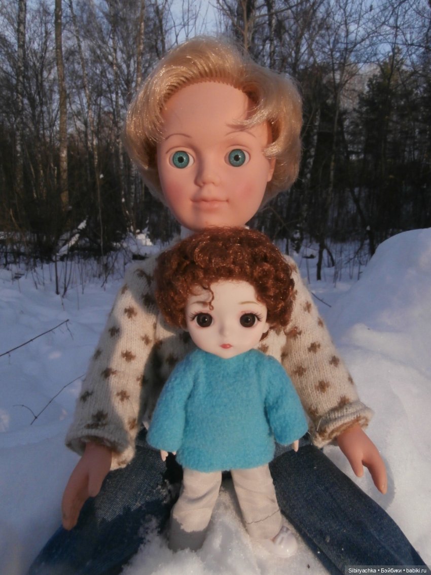 Прогулка Александра и близнецов Васи и Таси в лесу