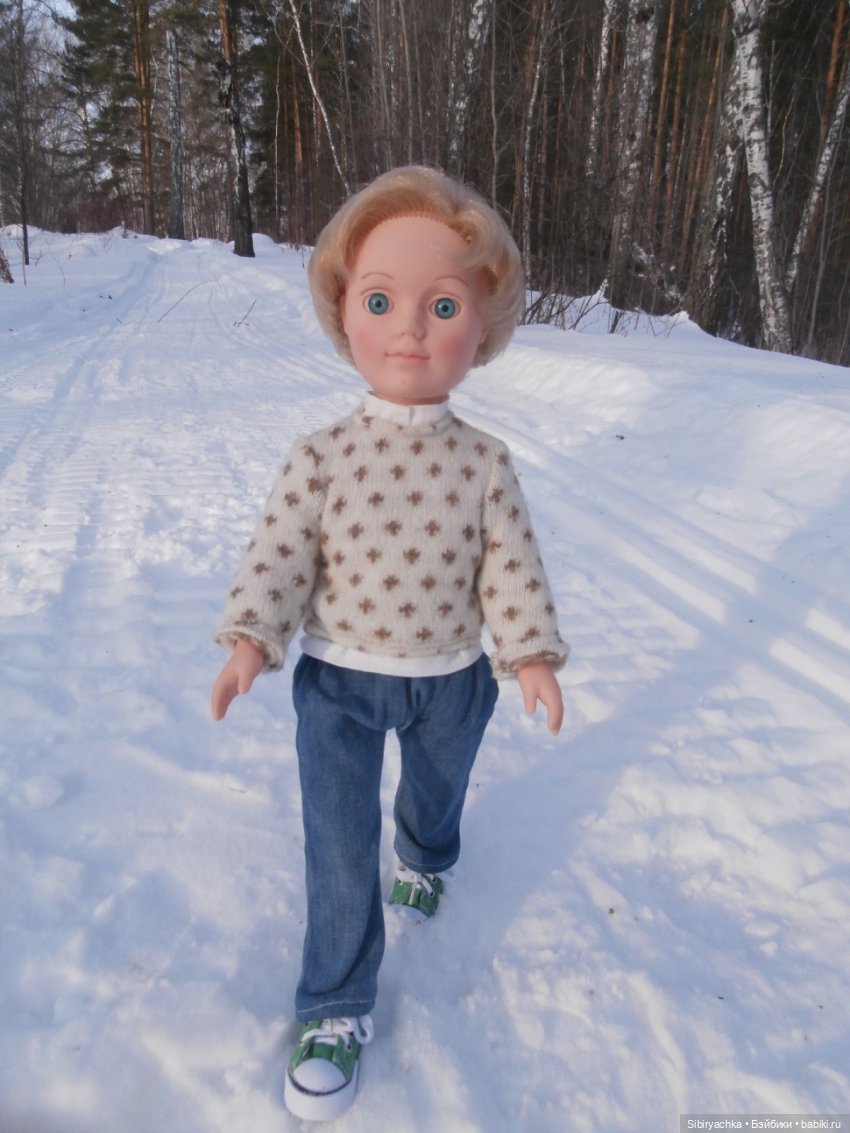 Прогулка Александра и близнецов Васи и Таси в лесу