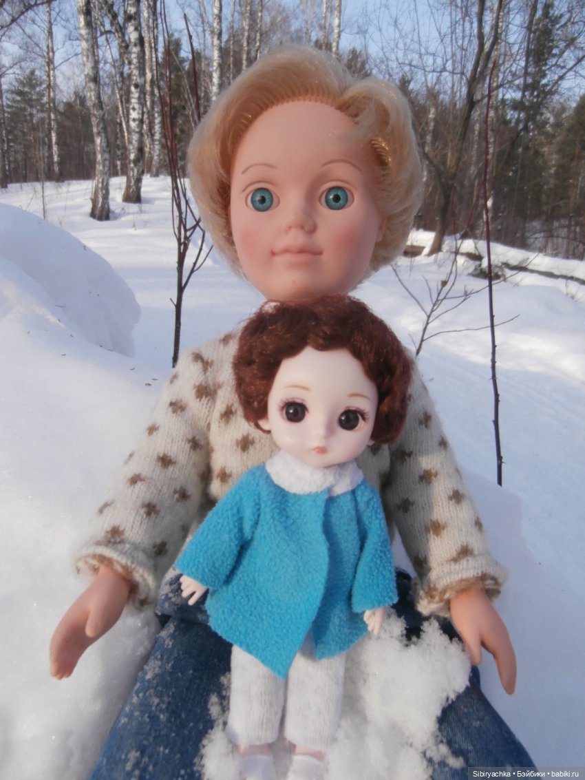 Прогулка Александра и близнецов Васи и Таси в лесу