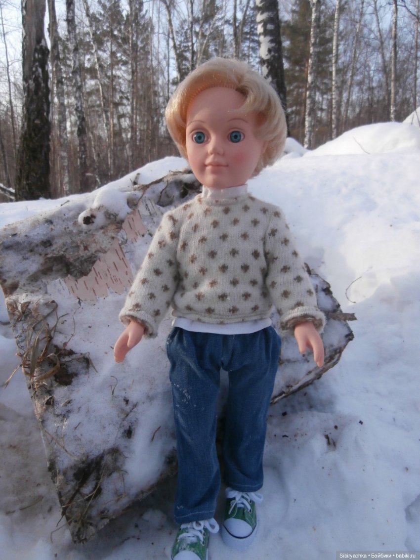 Прогулка Александра и близнецов Васи и Таси в лесу