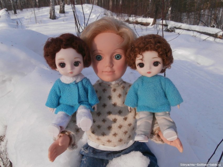 Прогулка Александра и близнецов Васи и Таси в лесу