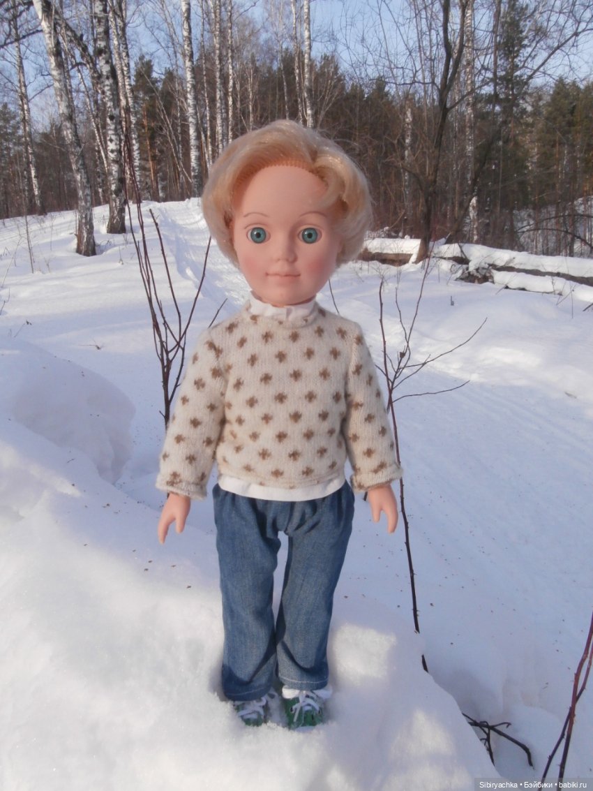 Прогулка Александра и близнецов Васи и Таси в лесу