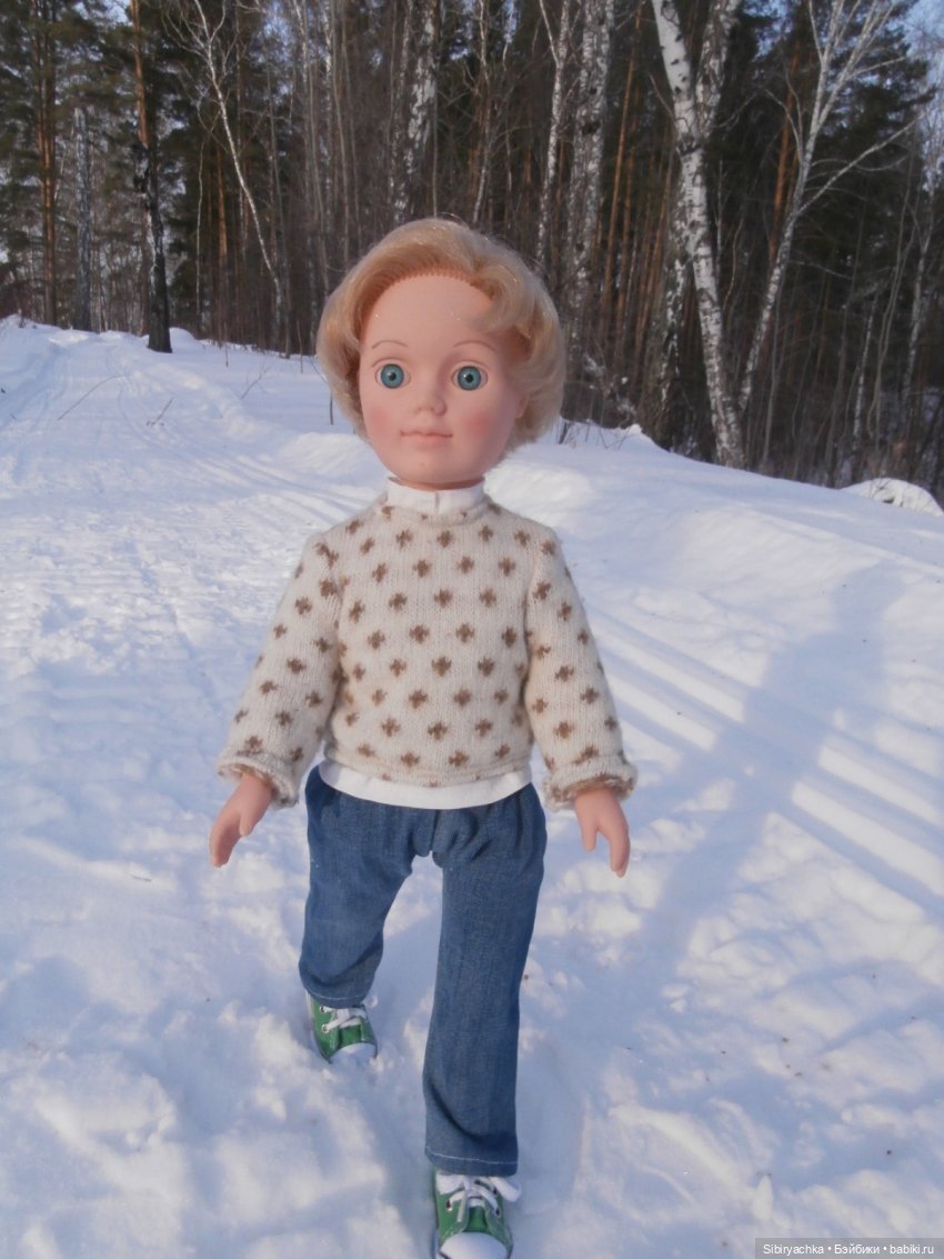 Прогулка Александра и близнецов Васи и Таси в лесу