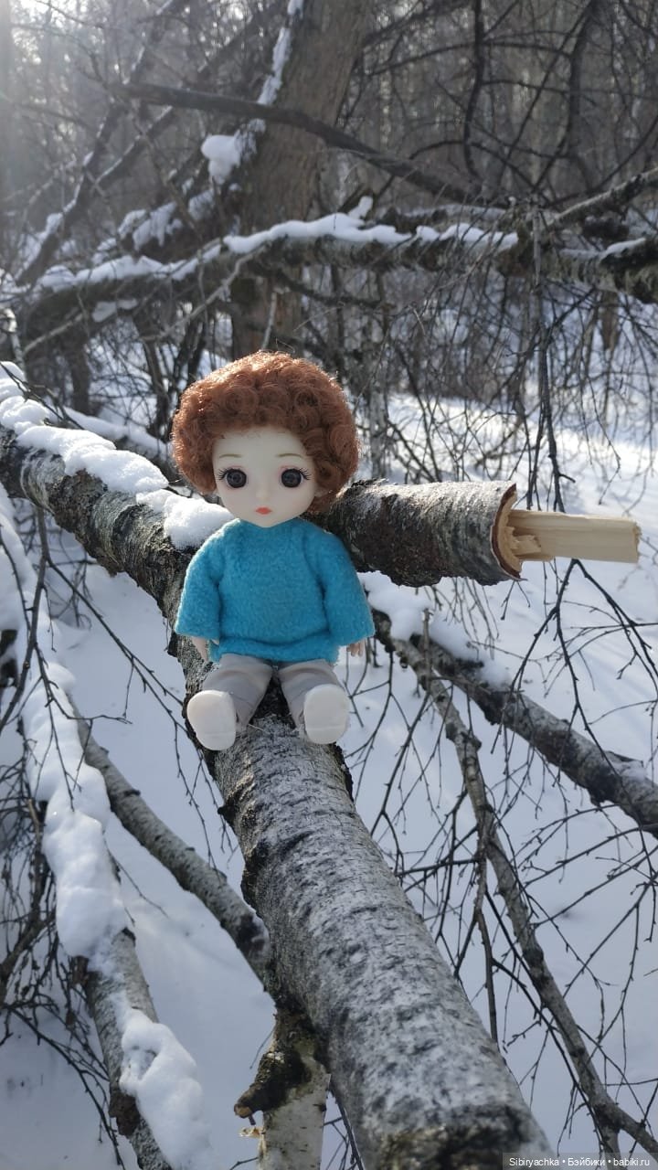 Близнецы Вася и Тася на прогулке в лесу (фото 8)