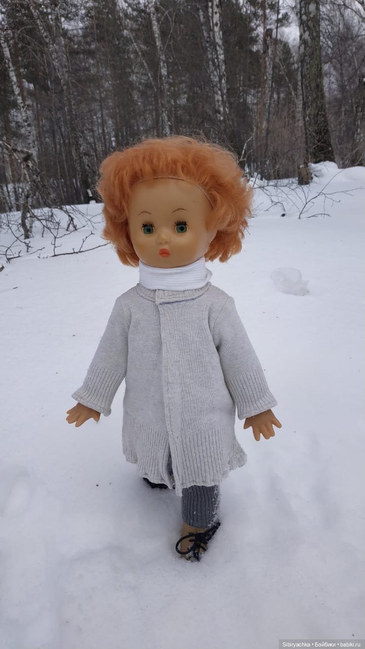 Первая прогулка Леночки в лесу