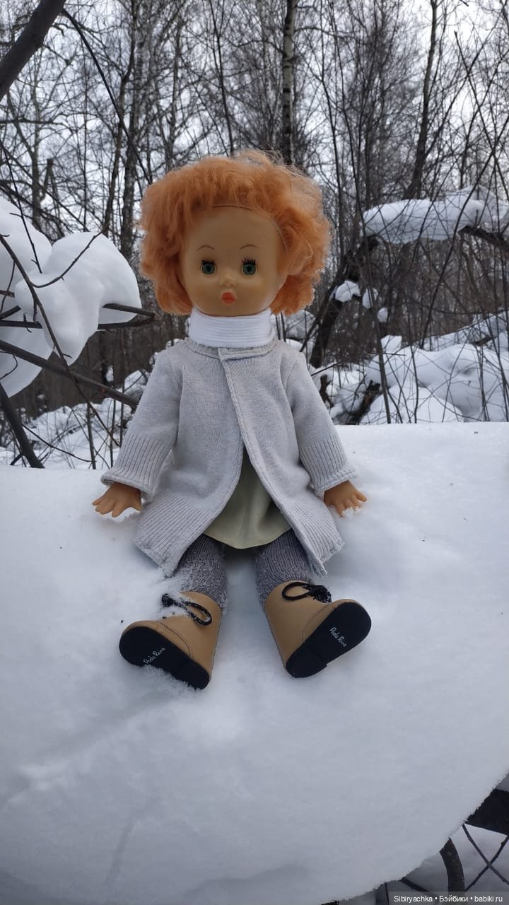 Первая прогулка Леночки в лесу