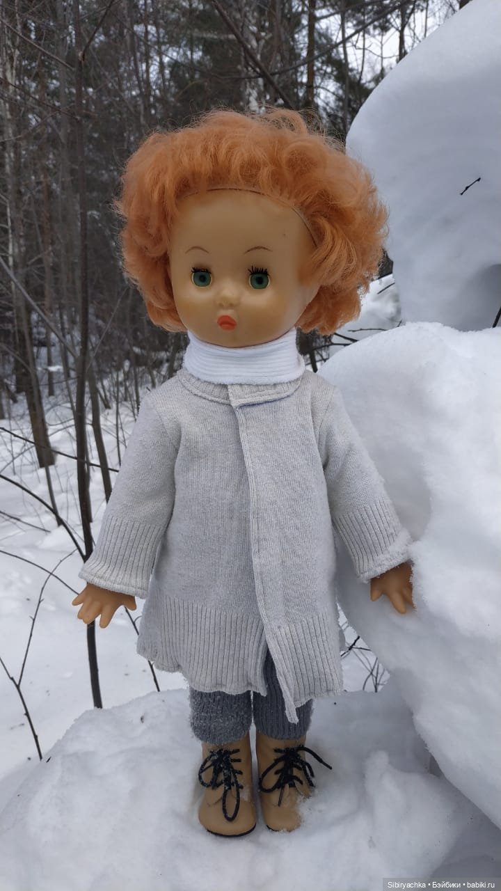 Первая прогулка Леночки в лесу