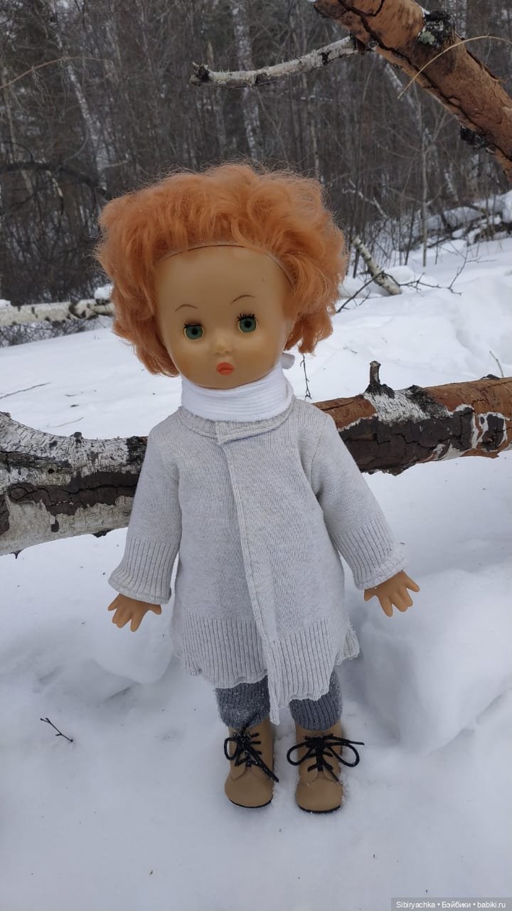 Первая прогулка Леночки в лесу