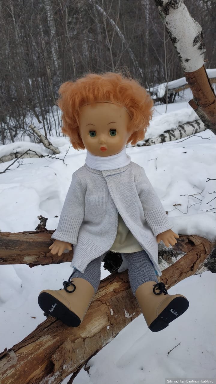 Первая прогулка Леночки в лесу