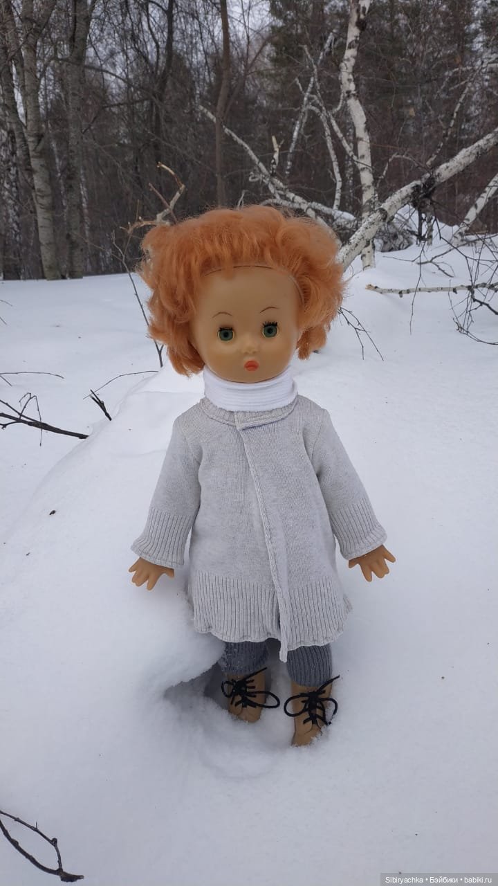 Первая прогулка Леночки в лесу